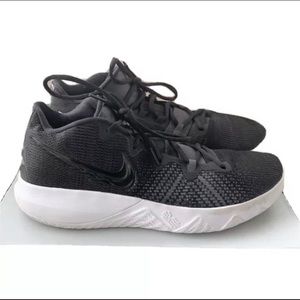 Nike Kyrie ‘Flytrap’ Black/White